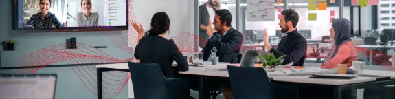 Visuelle Lösungen - Menschen sitzen im Meeting am Tisch